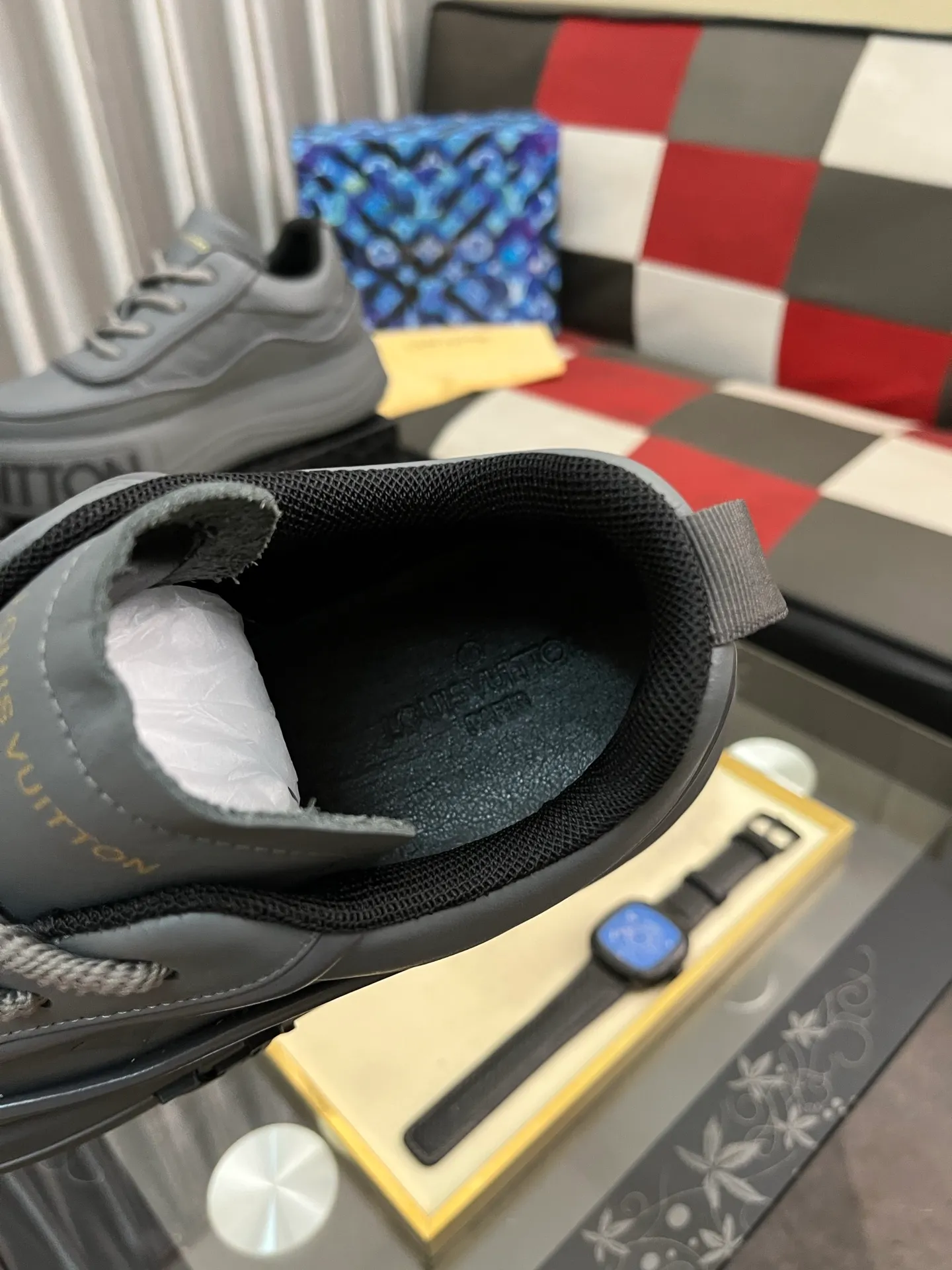 Men's shoes 💰560⌚️⌚️【LOUlS VUlTTON】Louis Vuitton ~ unique and casual style. LV counter purchasing 🏃casual shoes😍😍 Men's 2025 counters are on sale simultaneously, Italian imported brands select first-layer Italian cowhide. Cowhide leather lining (refuses to discolor and grind feet) Code number: 38-44 4⃣️colors available